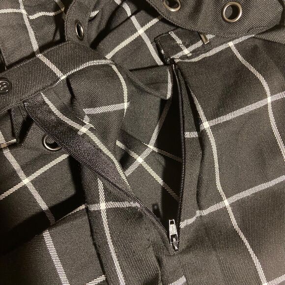 Hot Topic White Black Plaid Pleated Mini Skirt Grommet Belt M Punk‎ Goth Rock - Picture 6 of 10